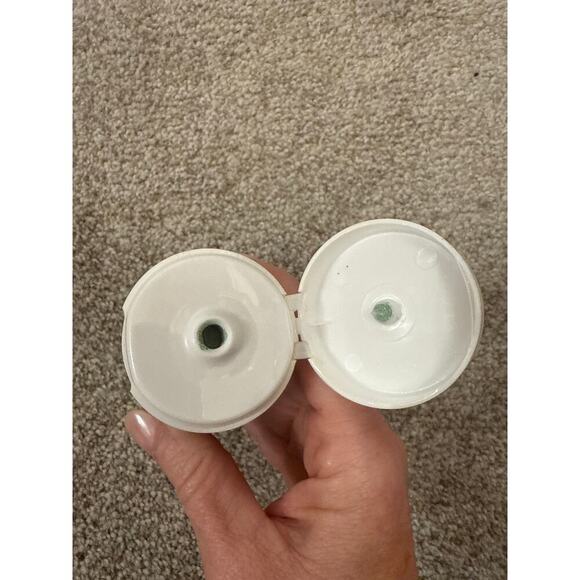 Bath and Body Works True Blue Spa Walnut Shell Smoothing Foot Scrub, 4 oz. - Picture 3 of 5